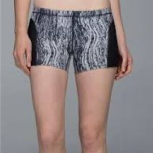 Lululemon‎ Sweat 2 Swim Texture Twist White Black / Black Size 8 EUC